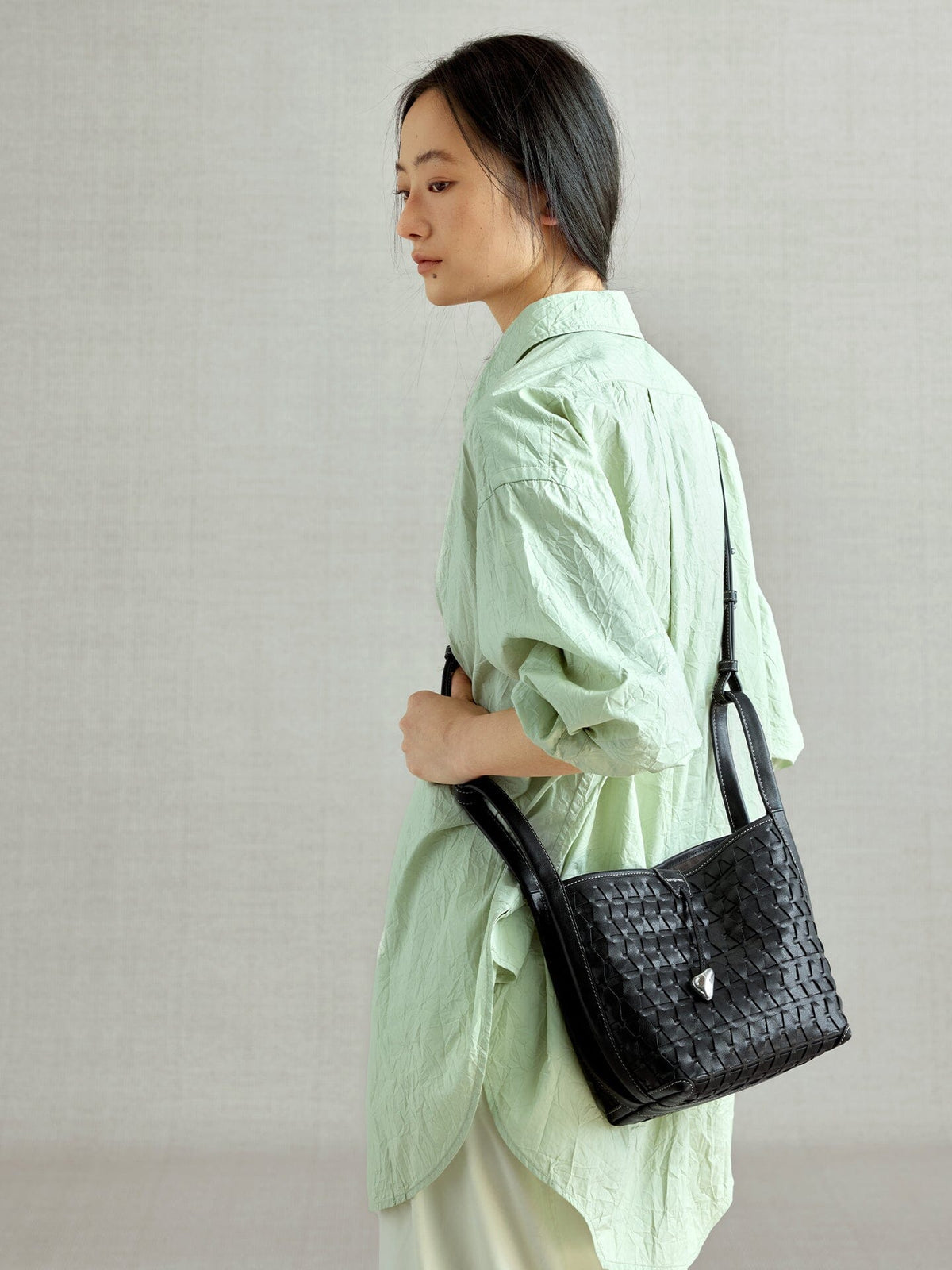 An elegant bucket bag made from lattice