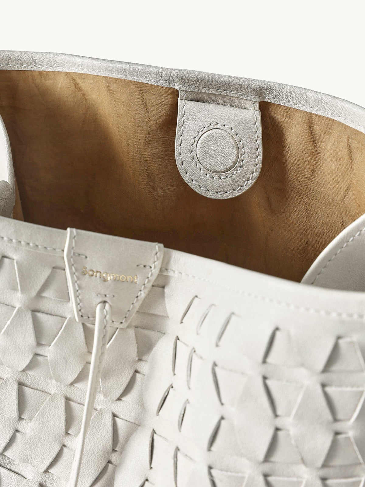 An elegant bucket bag made from lattice