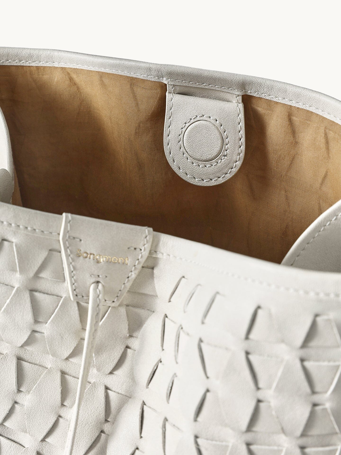 An elegant bucket bag made from lattice
