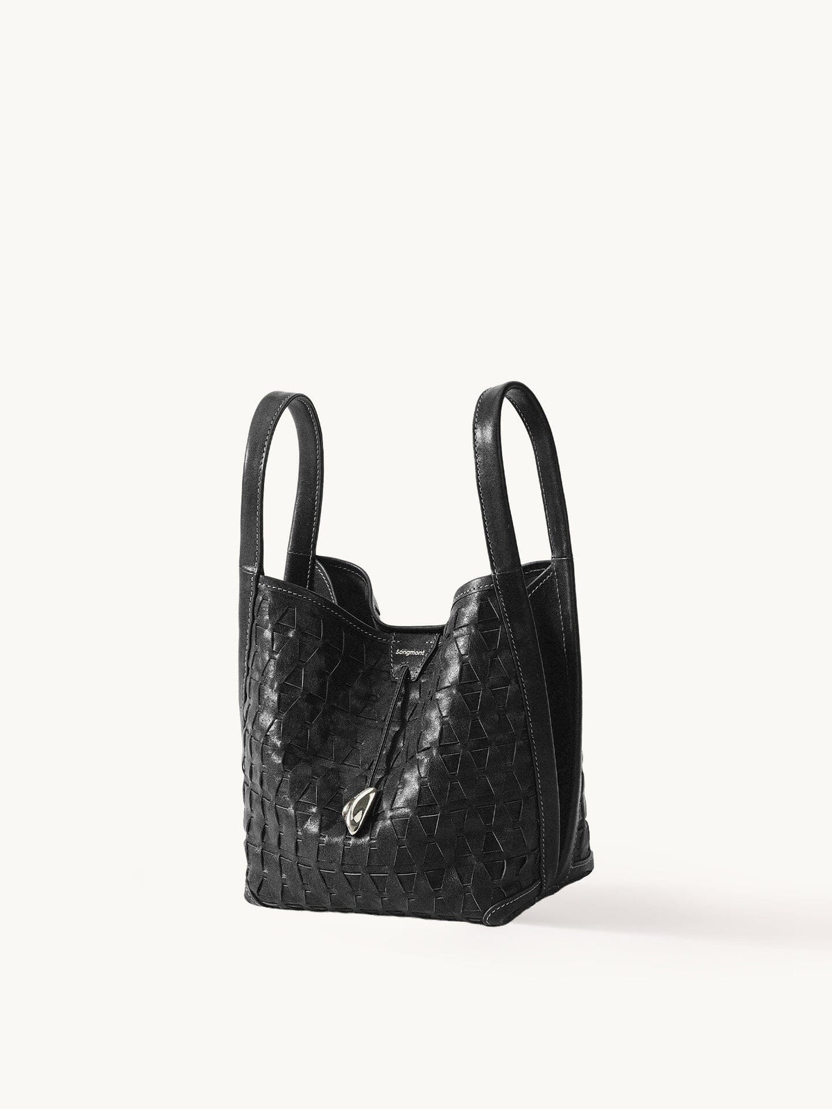An elegant bucket bag made from lattice