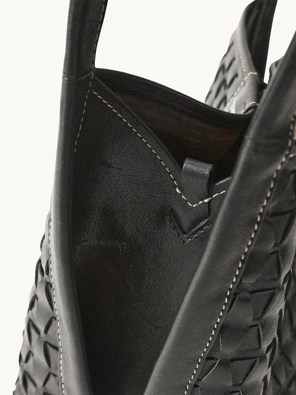 An elegant bucket bag made from lattice