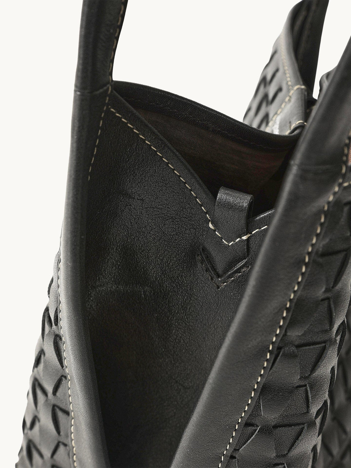 An elegant bucket bag made from lattice