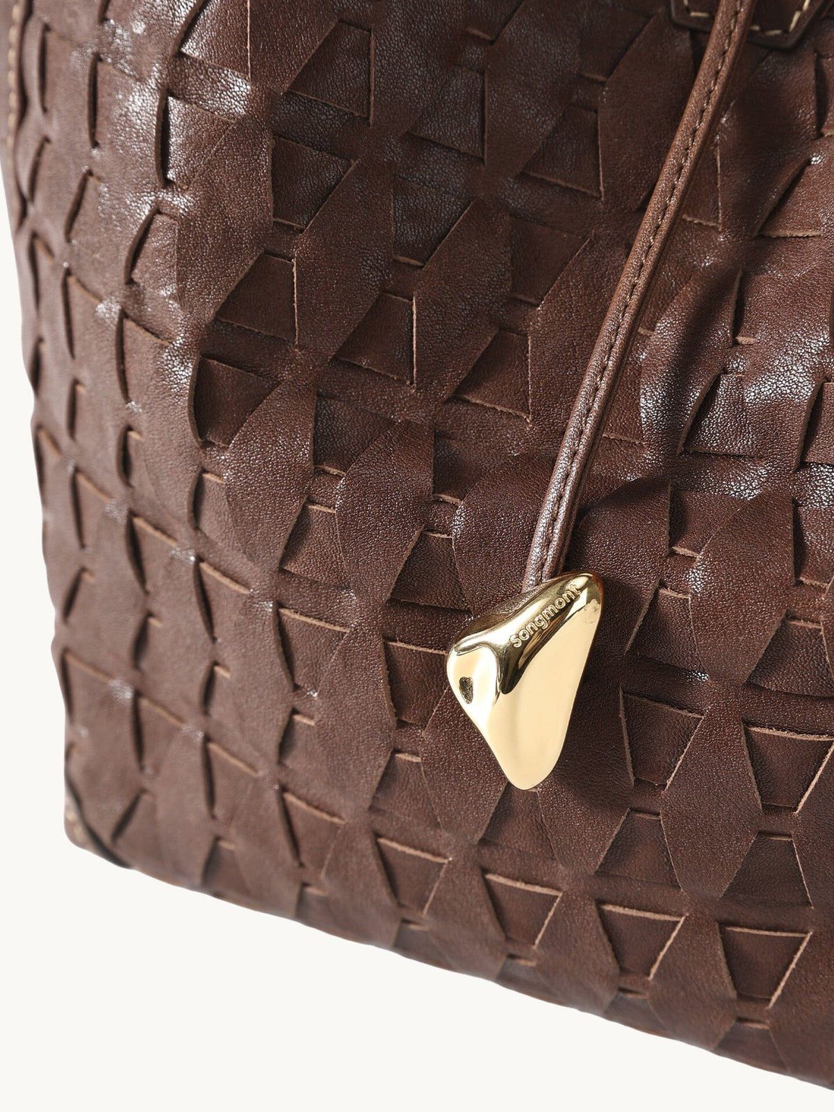 An elegant bucket bag made from lattice
