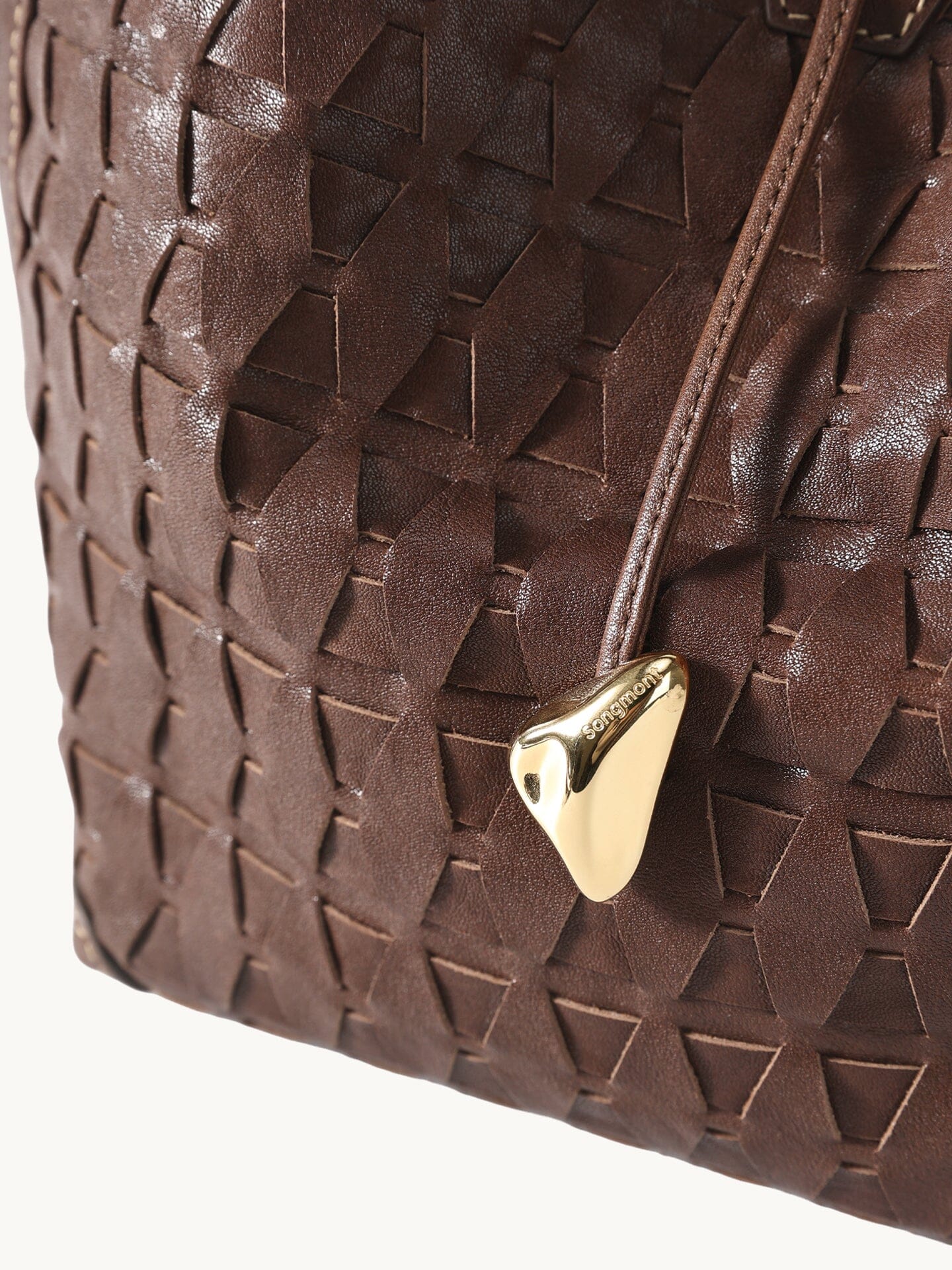 An elegant bucket bag made from lattice