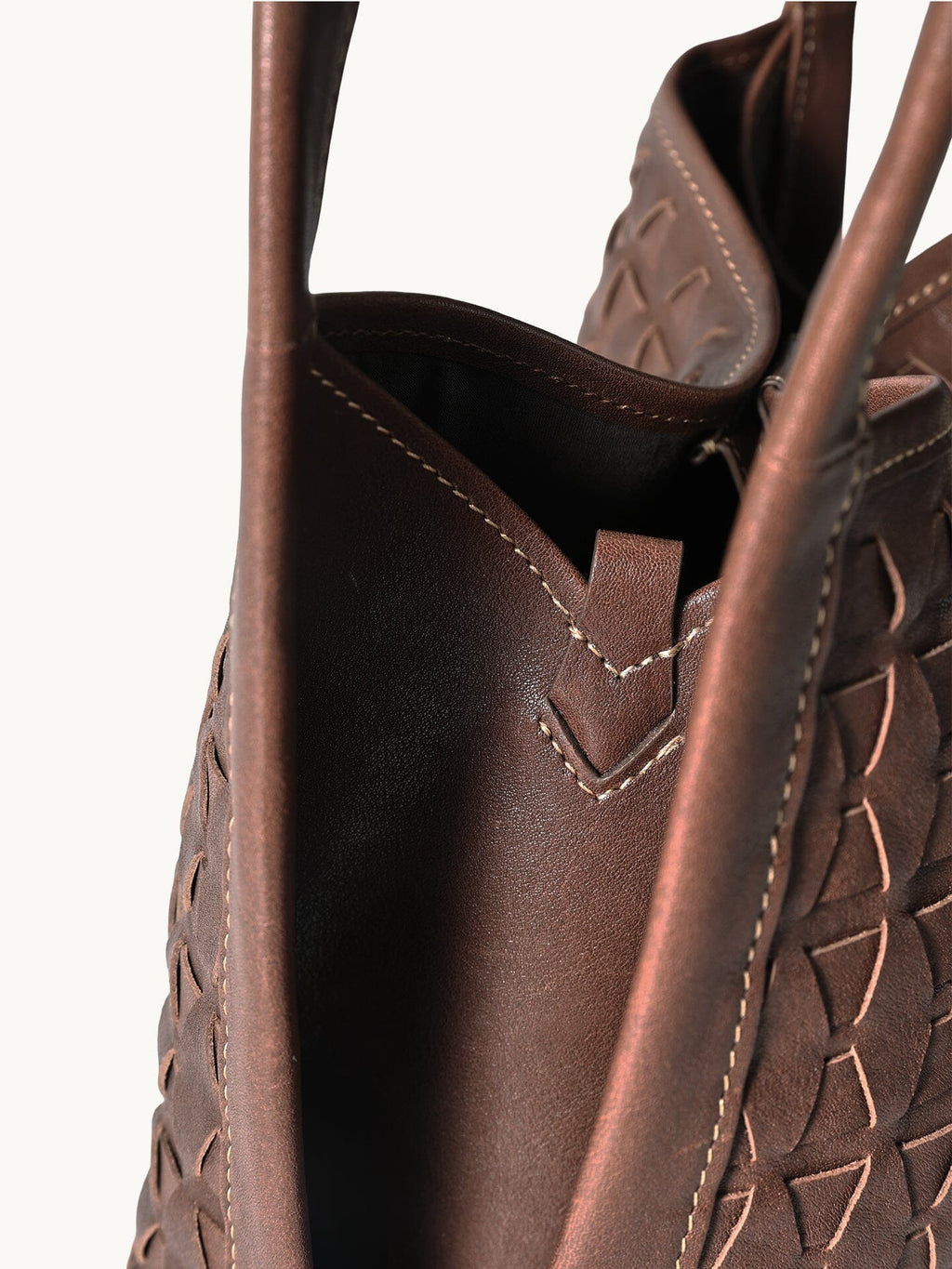 An elegant bucket bag made from lattice