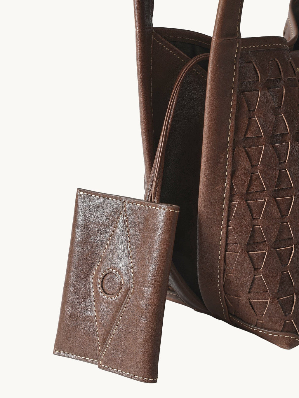 An elegant bucket bag made from lattice