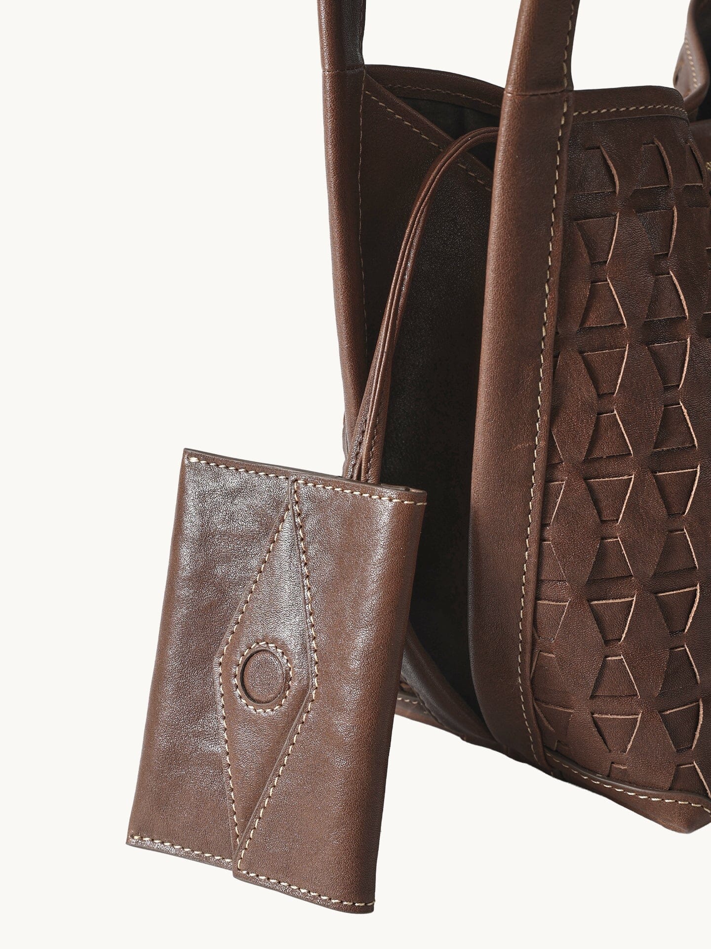 An elegant bucket bag made from lattice