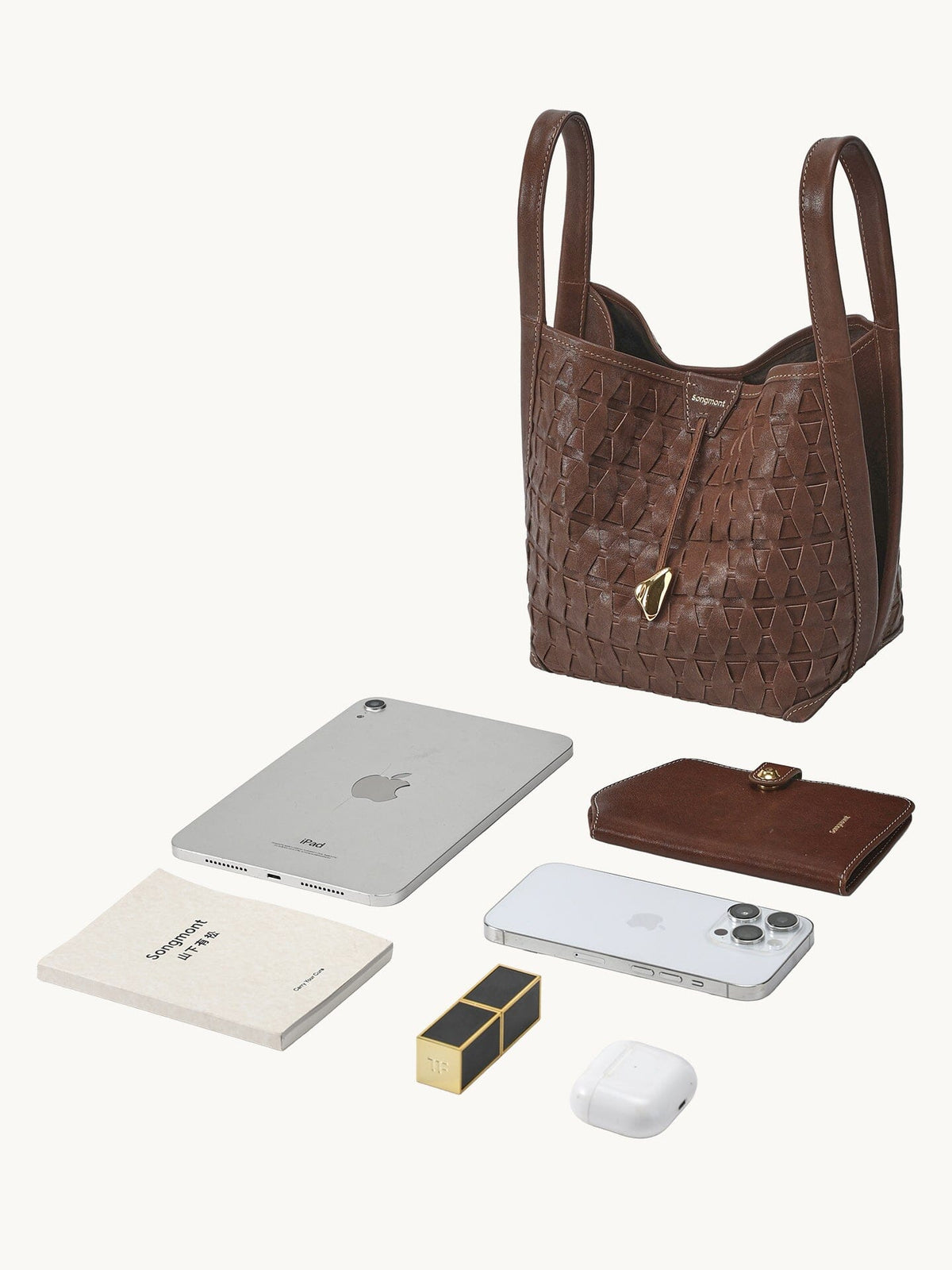 An elegant bucket bag made from lattice