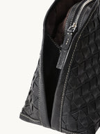 Handbag with lattice shellseeker pattern