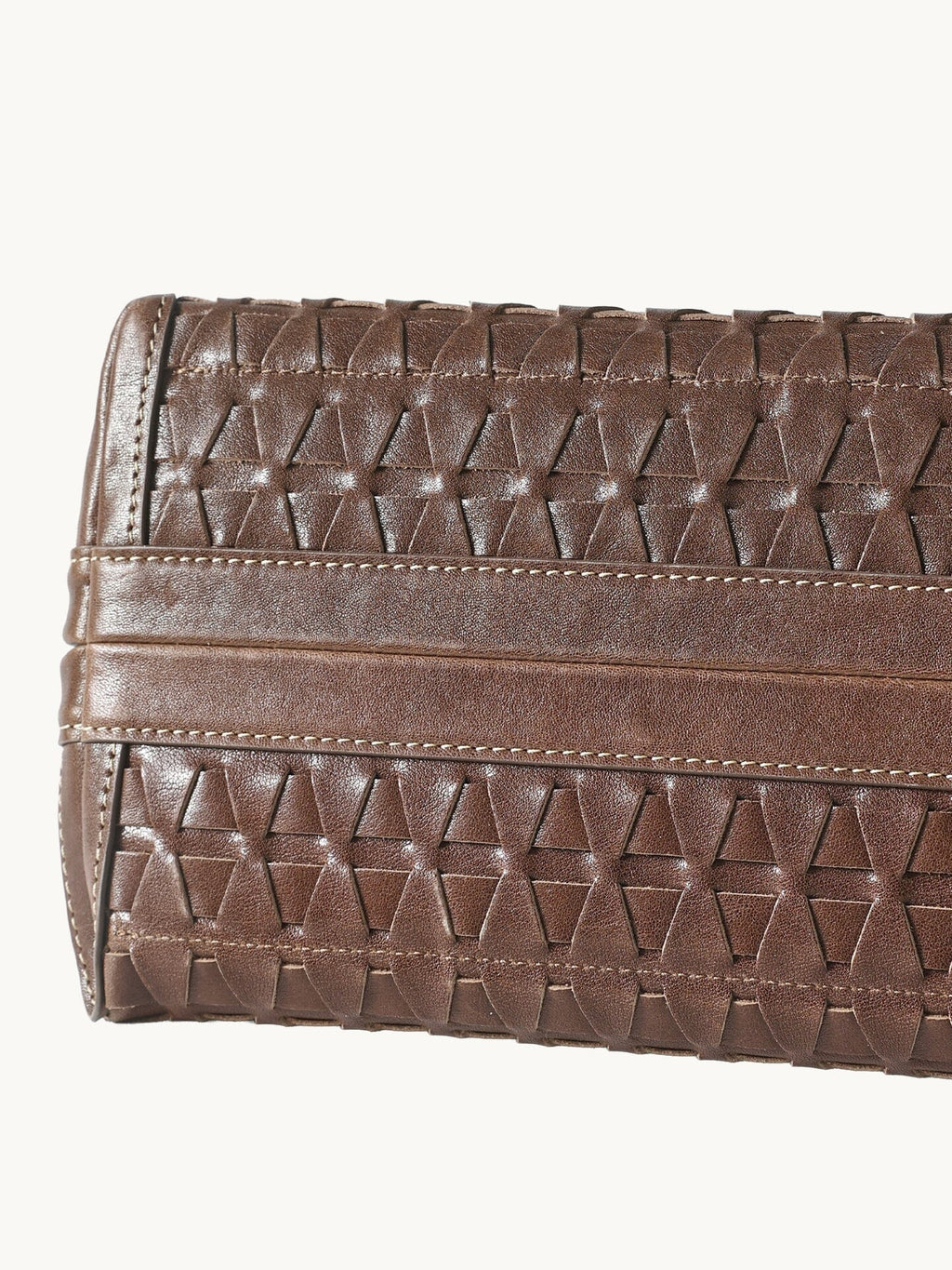 Handbag with lattice shellseeker pattern