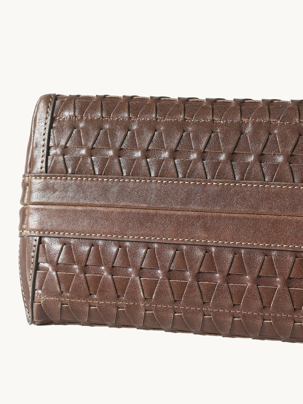 Handbag with lattice shellseeker pattern