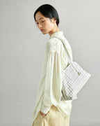 Handbag with lattice shellseeker pattern
