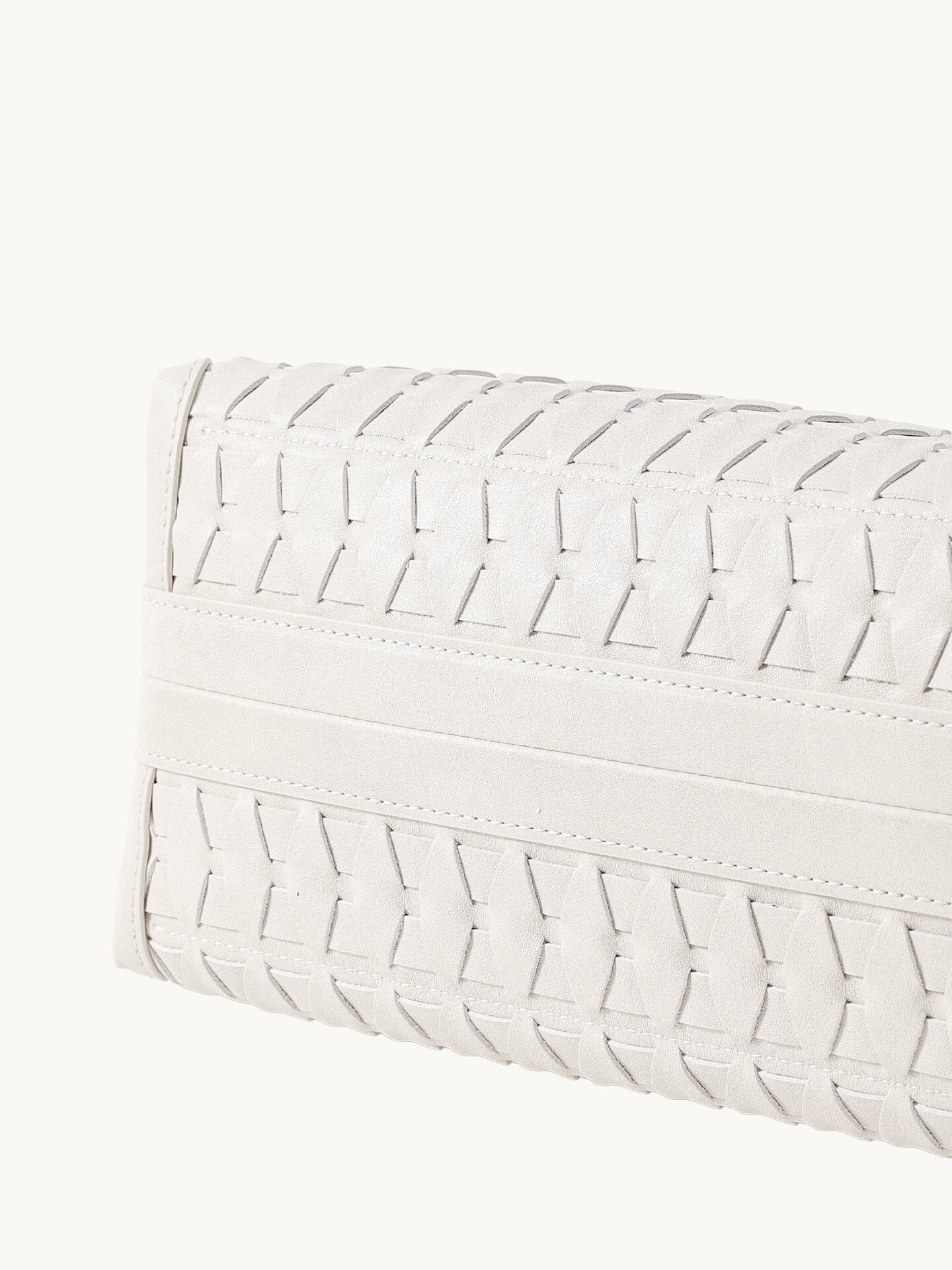 Handbag with lattice shellseeker pattern