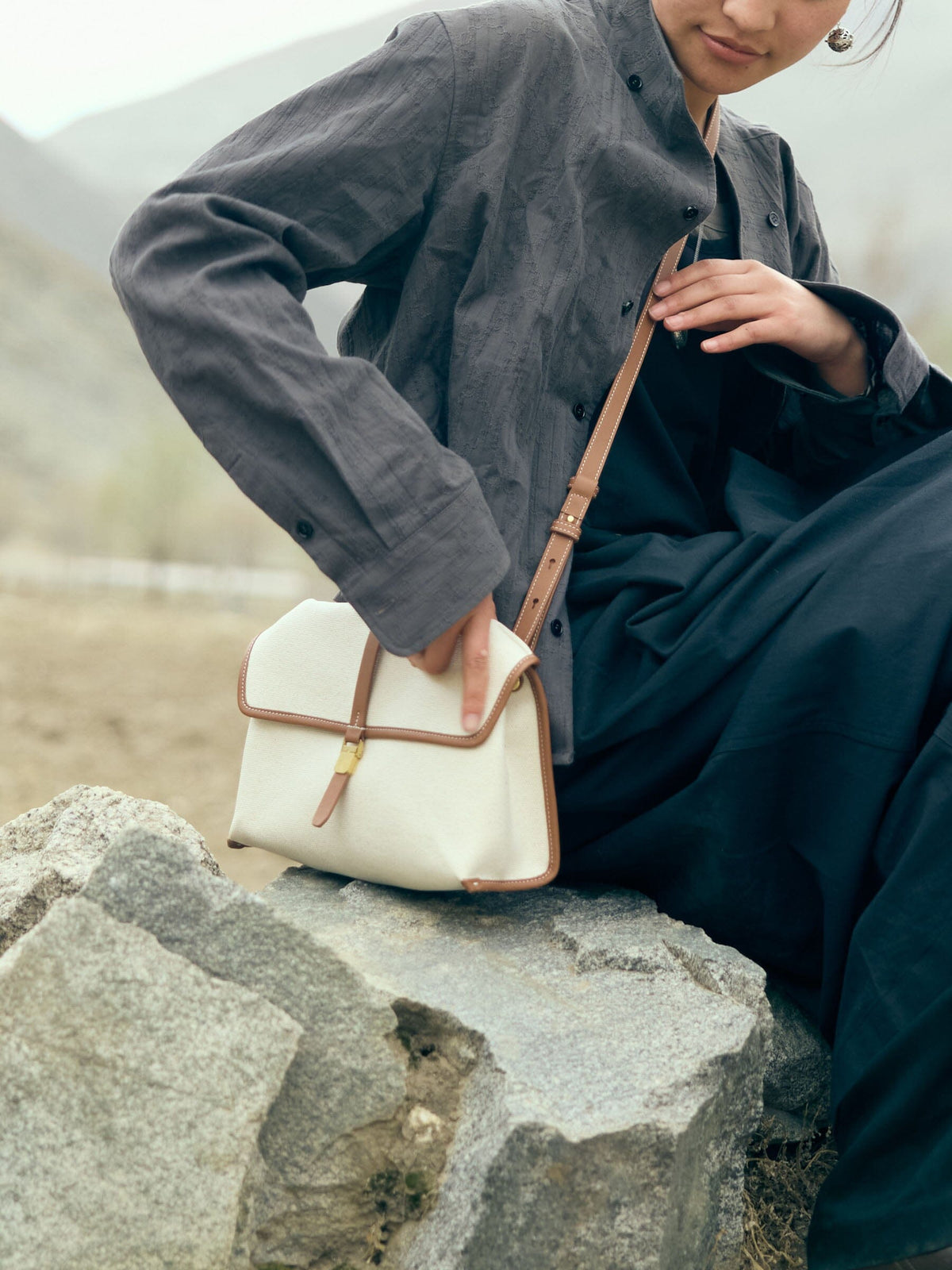 Bag with Shan logo in small size