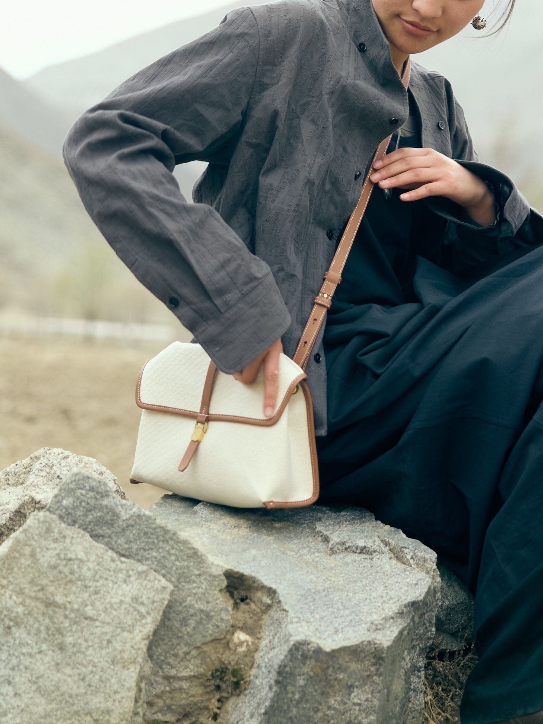 Bag with Shan logo in small size