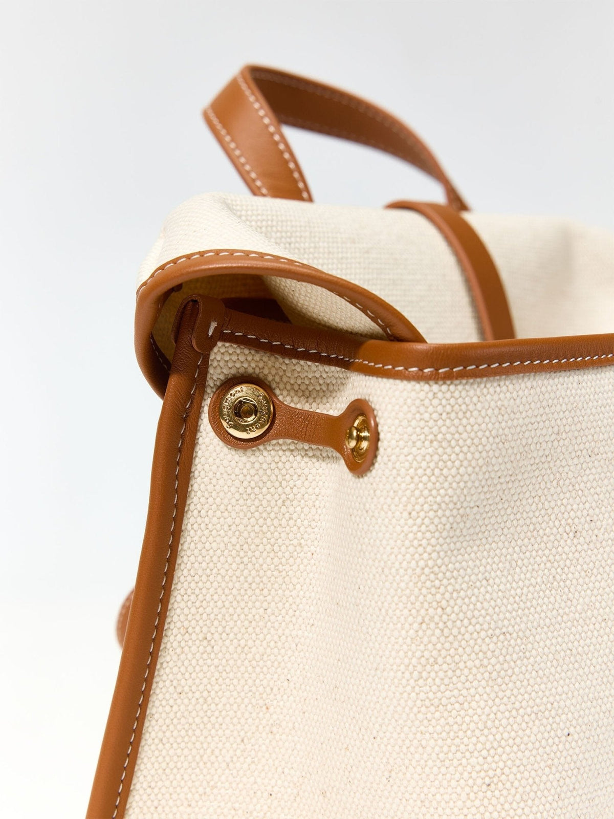 Bag with Shan logo in small size